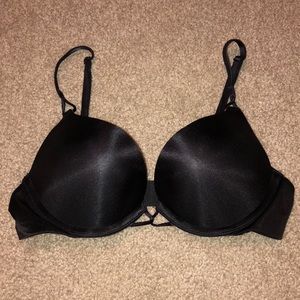 Victoria’s Secret black bombshell plunge bra